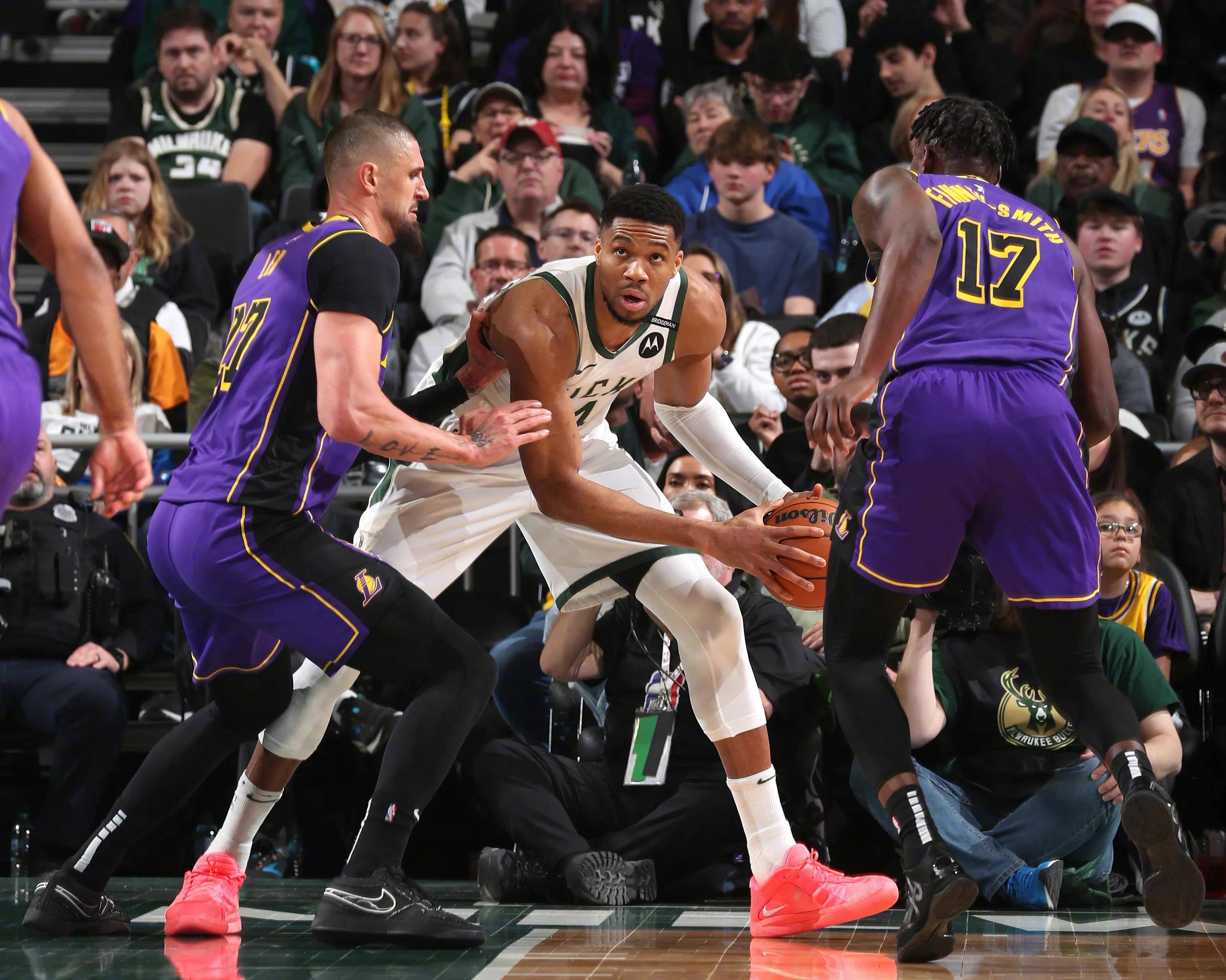 包含意甲转会期走向成谜，洛杉矶湖人手感冰凉，震撼外界，控场能力受关注的词条